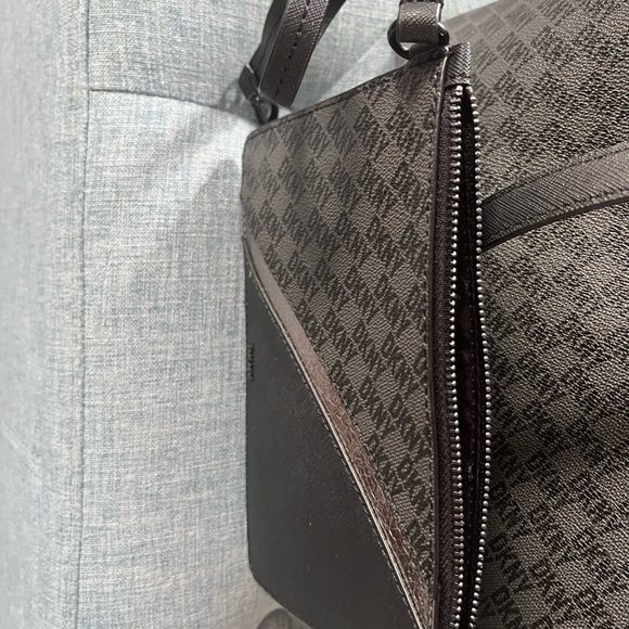 BNWT DKNY TOTE PURSE WITH WROST CLUTCH INSIDE - Picture 5 of 6